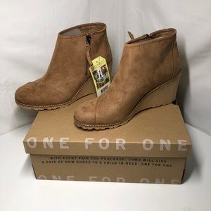 TOMS Tan Microfber Wedge Ankle Boots Sz 8.5 New